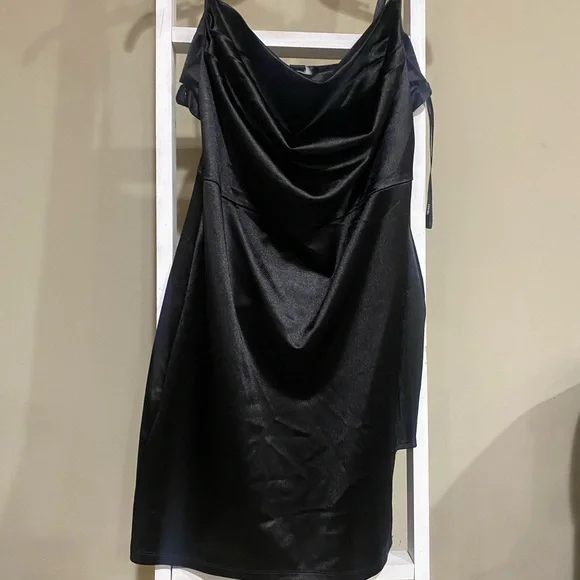 Sold - Picture 3 of 5